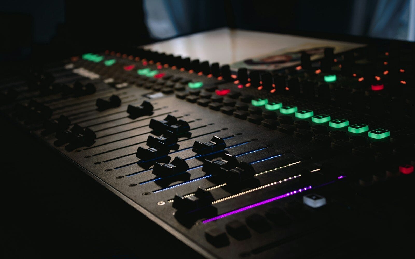 black and green audio mixer, which is good for mixing MP3 files.